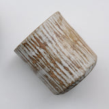 Tasse en grès 280ml - blanc gravé par Antonia Maria chez Brutal Ceramics