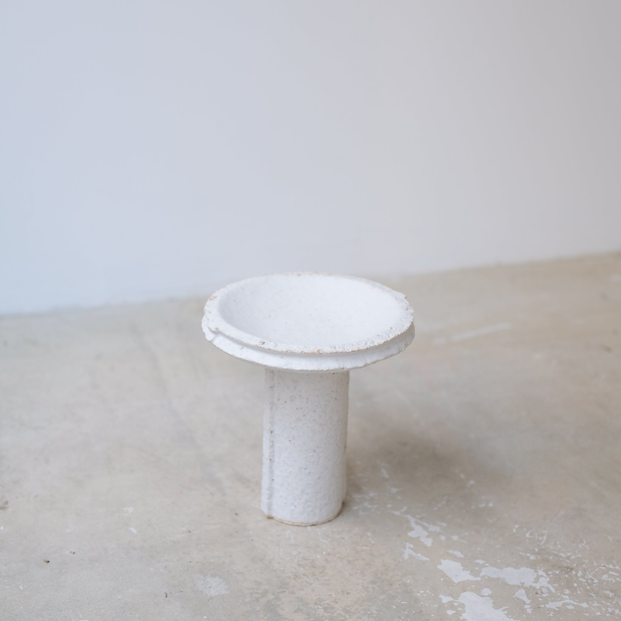 Coupe H19cm - blanc mat de Catherine Dix Ceramics chez Brutal Ceramics