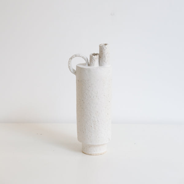 Bouteille H 25cm - blanc mat de Catherine Dix Ceramics chez Brutal Ceramics