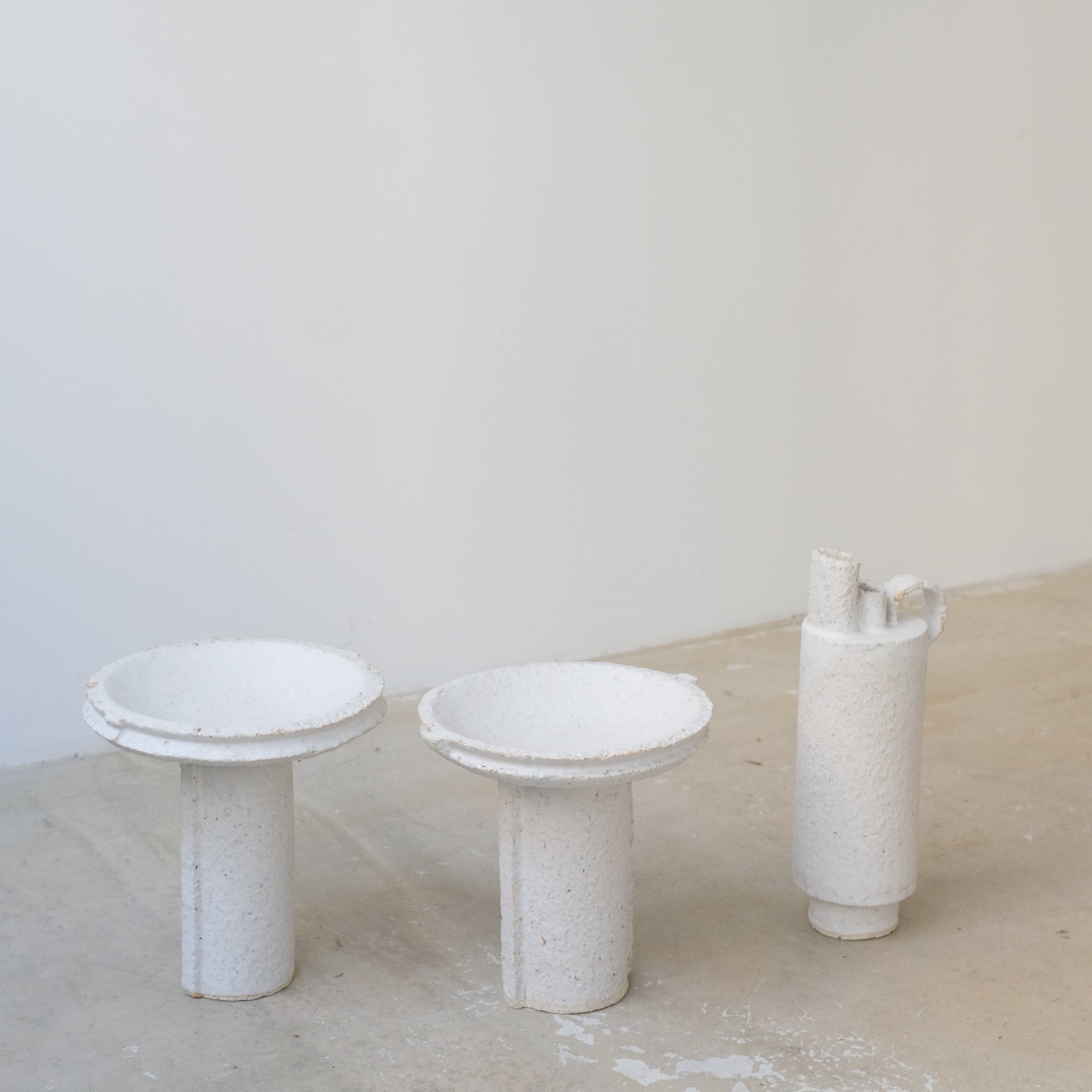 Bouteille H 25cm - blanc mat de Catherine Dix Ceramics chez Brutal Ceramics