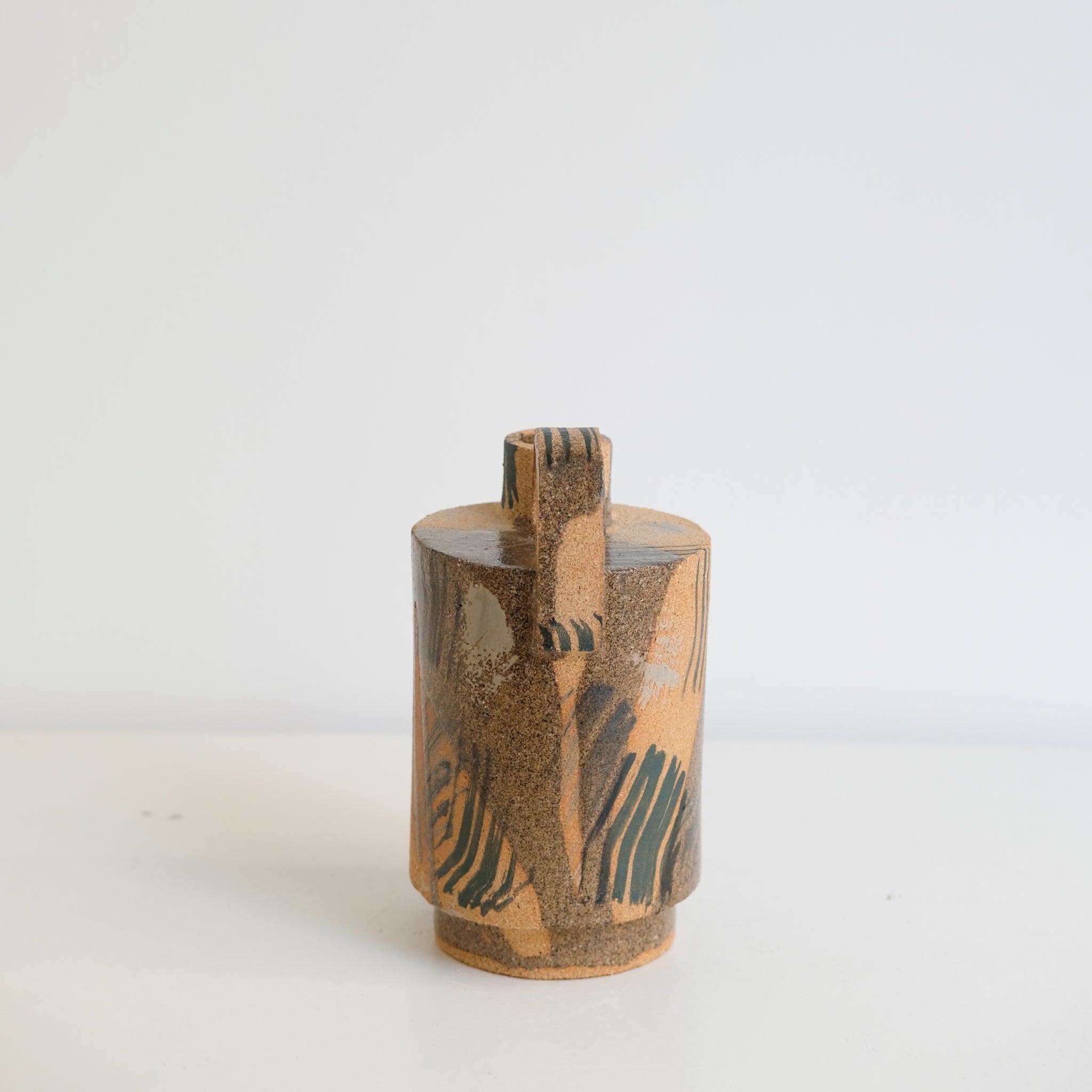 Bouteille H 16,5cm - brun et gris de Catherine Dix Ceramics chez Brutal Ceramics