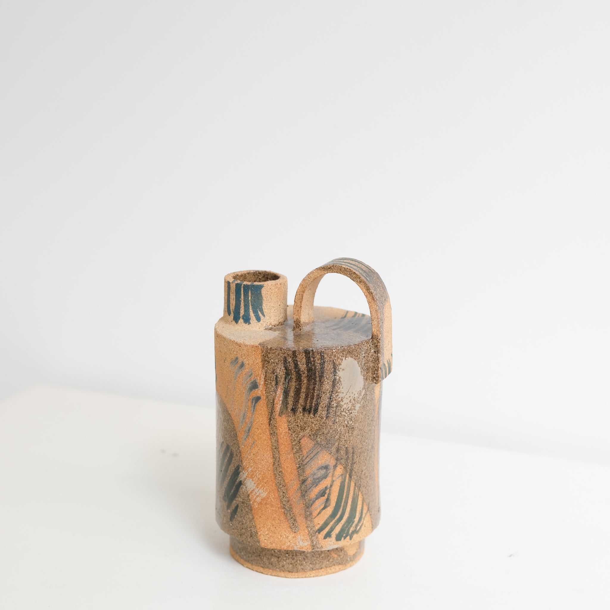 Bouteille H 16,5cm - brun et gris de Catherine Dix Ceramics chez Brutal Ceramics