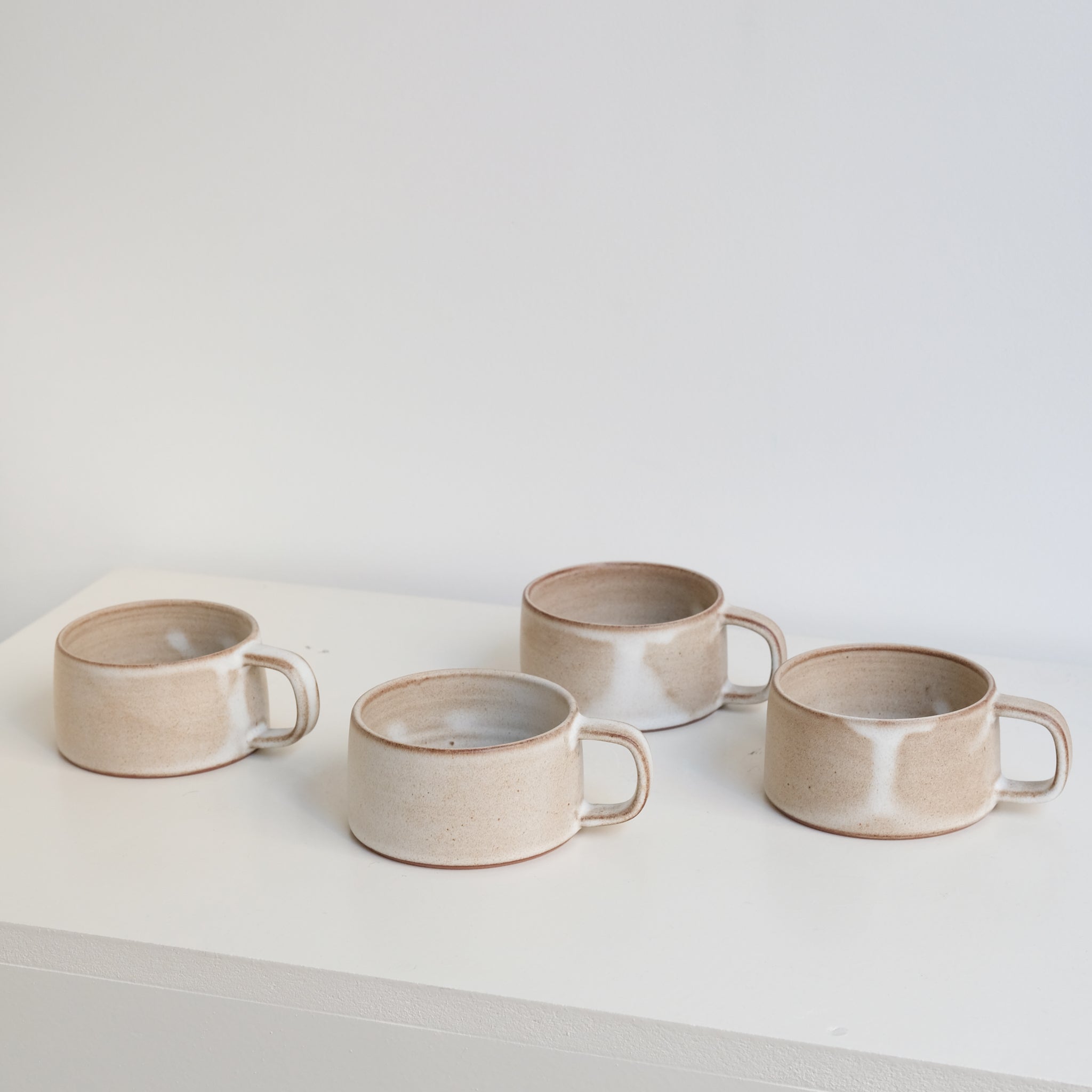Tasse en grès 180 ml - blanc beige de Celine Fischer chez Brutal Ceramics