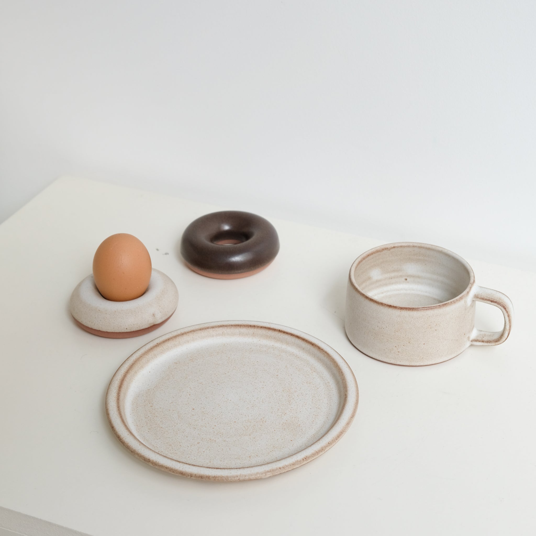 Tasse en grès 180 ml - blanc beige de Celine Fischer chez Brutal Ceramics