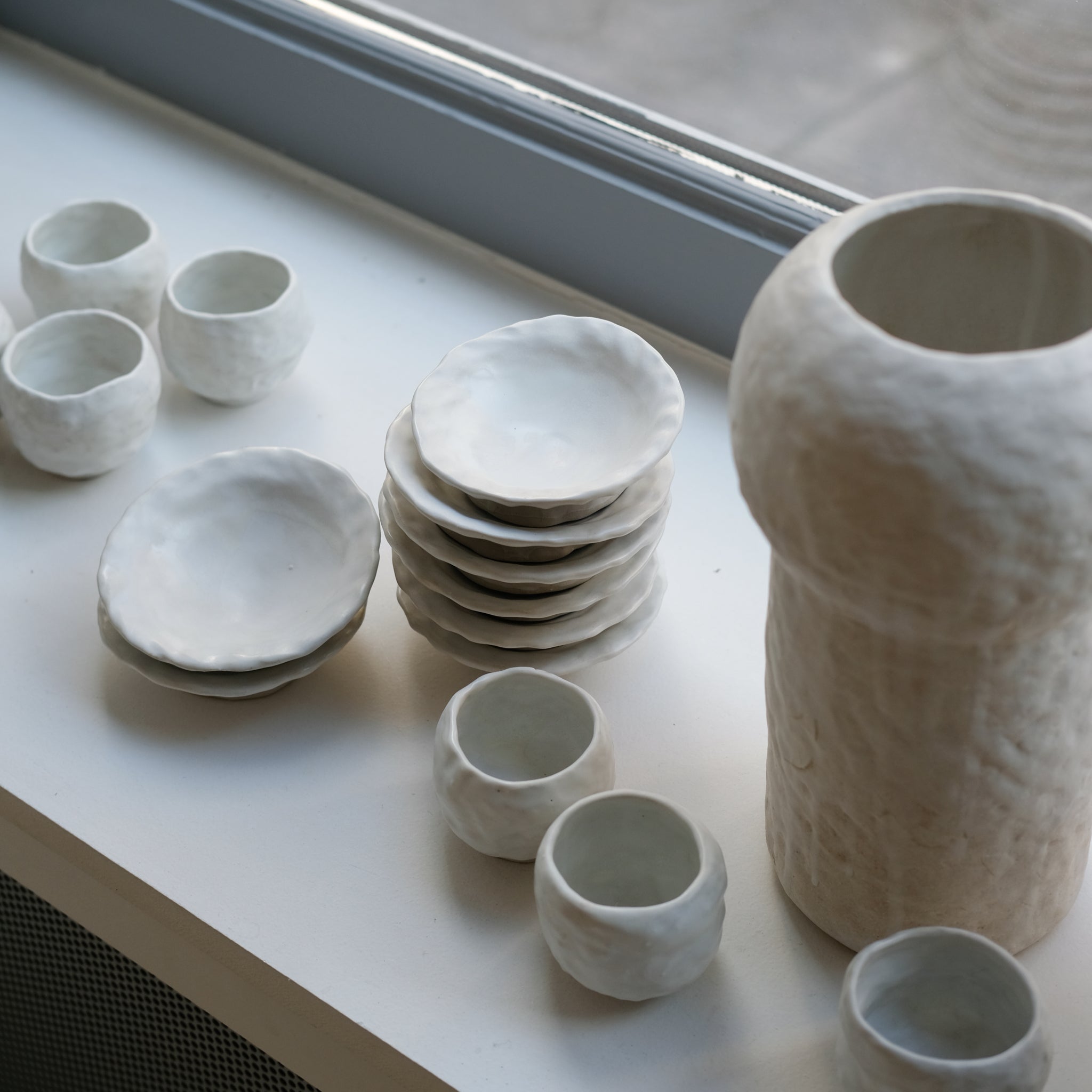 Tasse en grès 75ml - Blanc texturé satiné de Claire Cosnefroy chez Brutal Ceramics