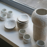Coupelle en grès D11 cm- Blanc texturé satiné de Claire Cosnefroy chez Brutal Ceramics