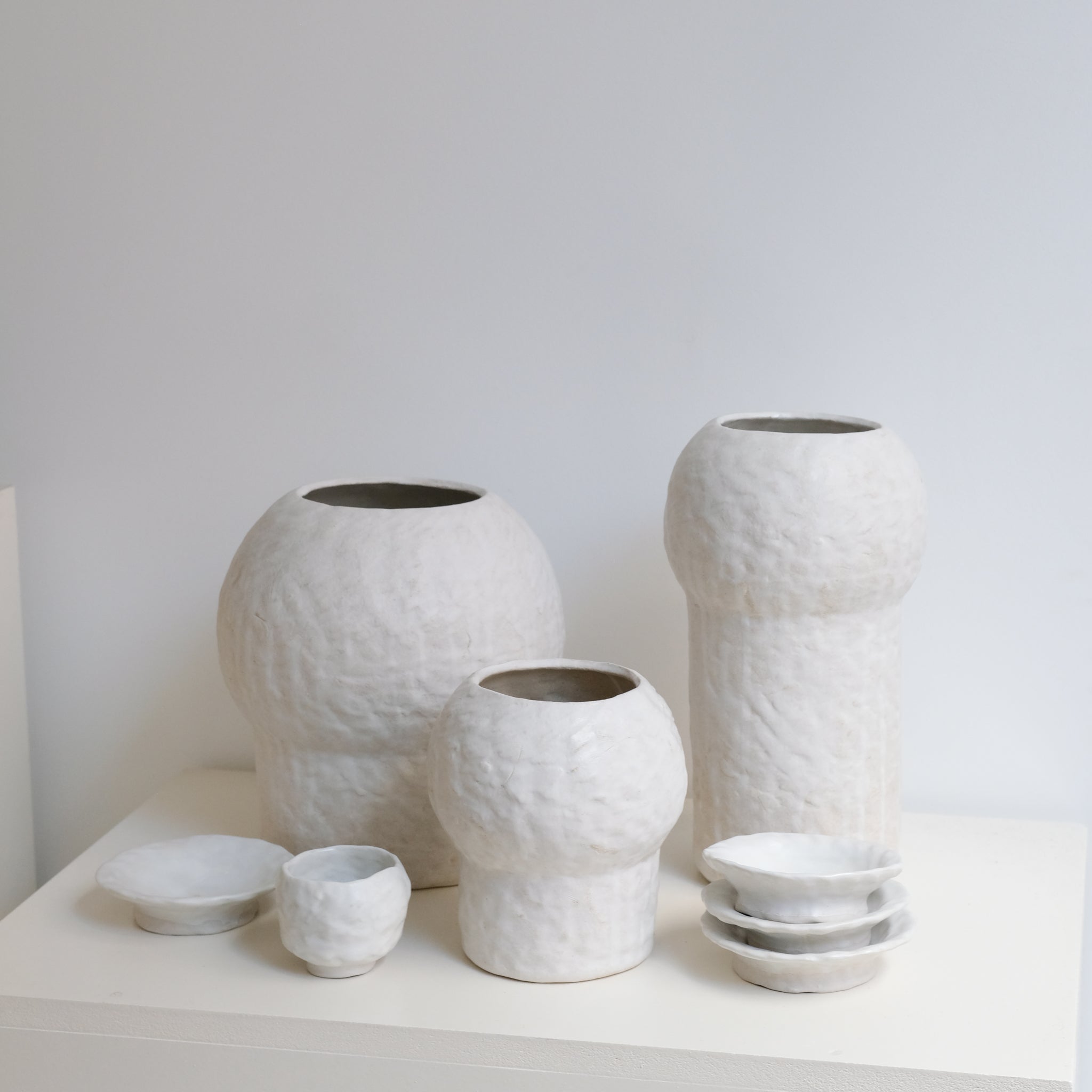 Coupelle en grès D11 cm- Blanc texturé satiné de Claire Cosnefroy chez Brutal Ceramics