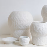 Tasse en grès 75ml - Blanc texturé satiné de Claire Cosnefroy chez Brutal Ceramics