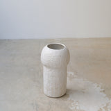 Vase en grès blanc H28cm - Blanc texturé mat de Claire Cosnefroy chez Brutal Ceramics