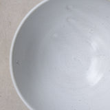 Bol à nouilles blanc par la céramiste Gaëlle Le Doledec chez Brutal Ceramics