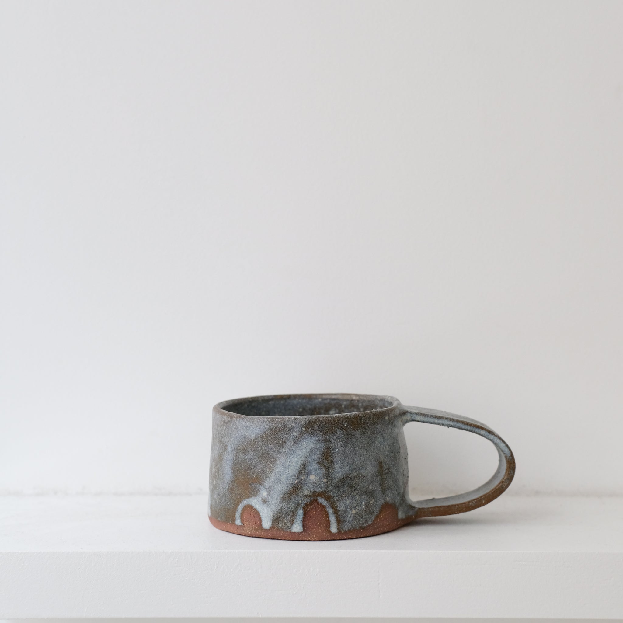 Tasse "crochet" en grès 180ml - Beige bleu par Hélène Maury chez Brutal Ceramics