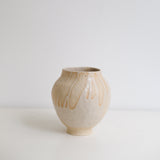Vase en grès H 17cm - Beige sable par Helene Maury chez Brutal Ceramique