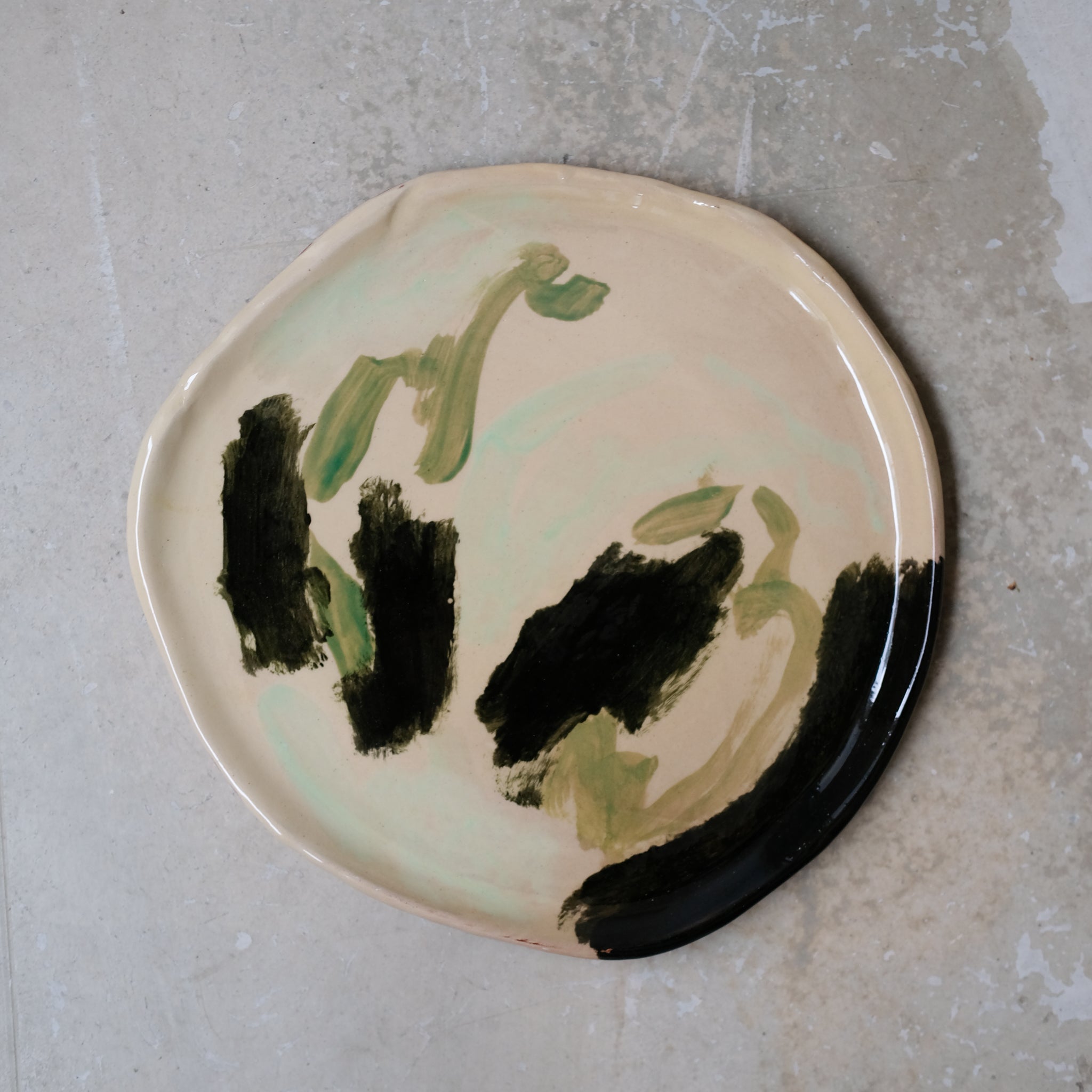 Assiette W2333 en faïence rouge D 19cm - Multicolore d'Héloise Bariol  chez Brutal Ceramics