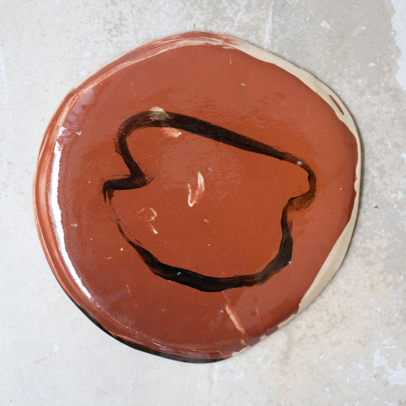 Assiette W2333 en faïence rouge D 19cm - Multicolore d'Héloise Bariol  chez Brutal Ceramics