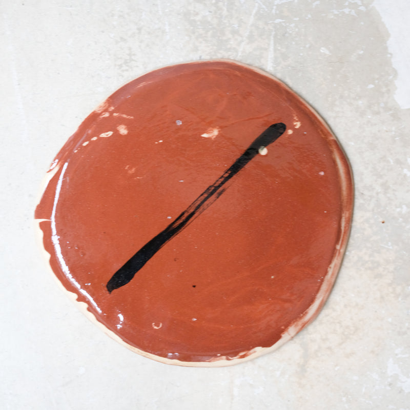 Assiette W2337 en faïence rouge D 19cm - Multicolore d'Héloise Bariol chez Brutal Ceramics