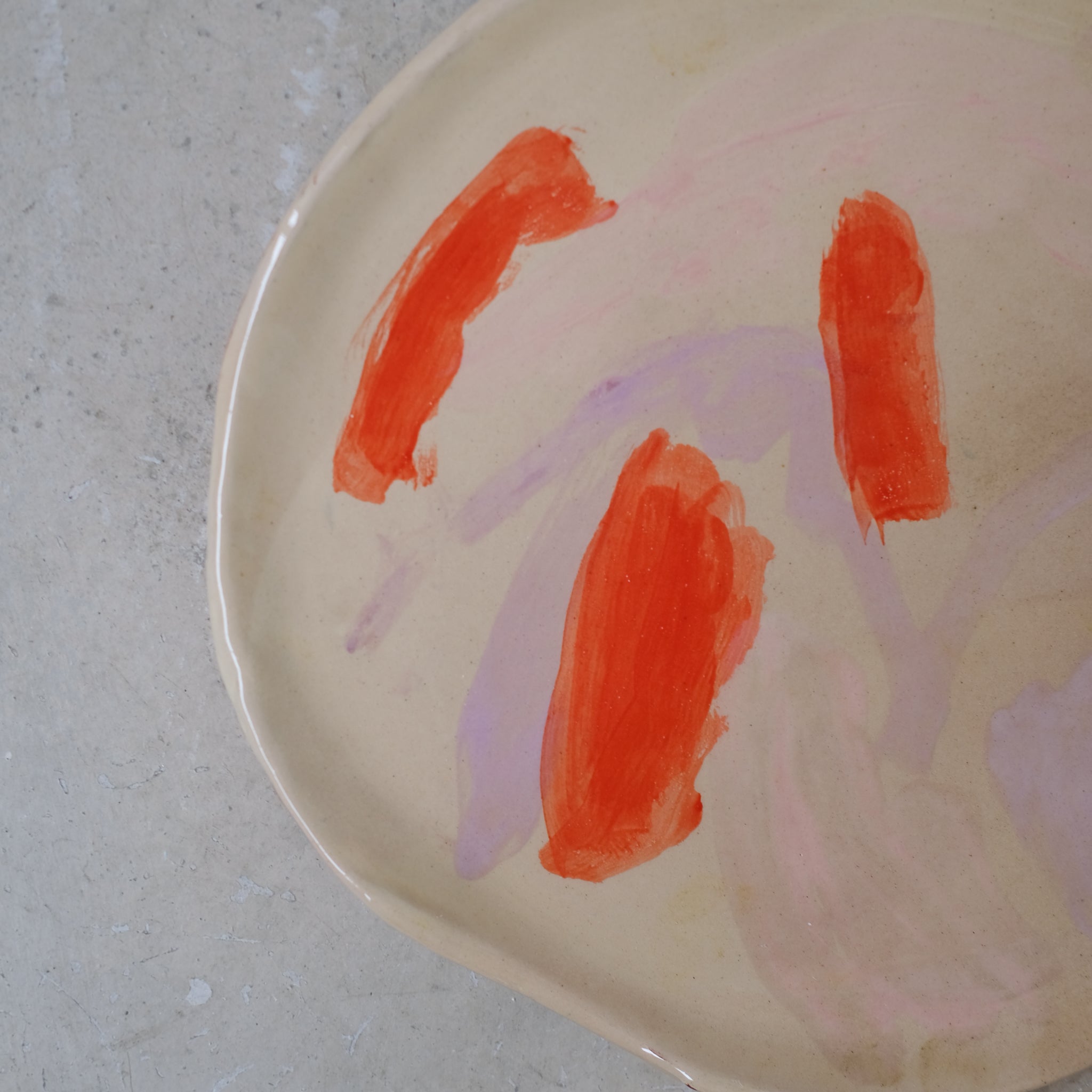 Assiette W2341 en faïence rouge D 19cm - Multicolore d'Héloise Bariol chez Brutal Ceramics