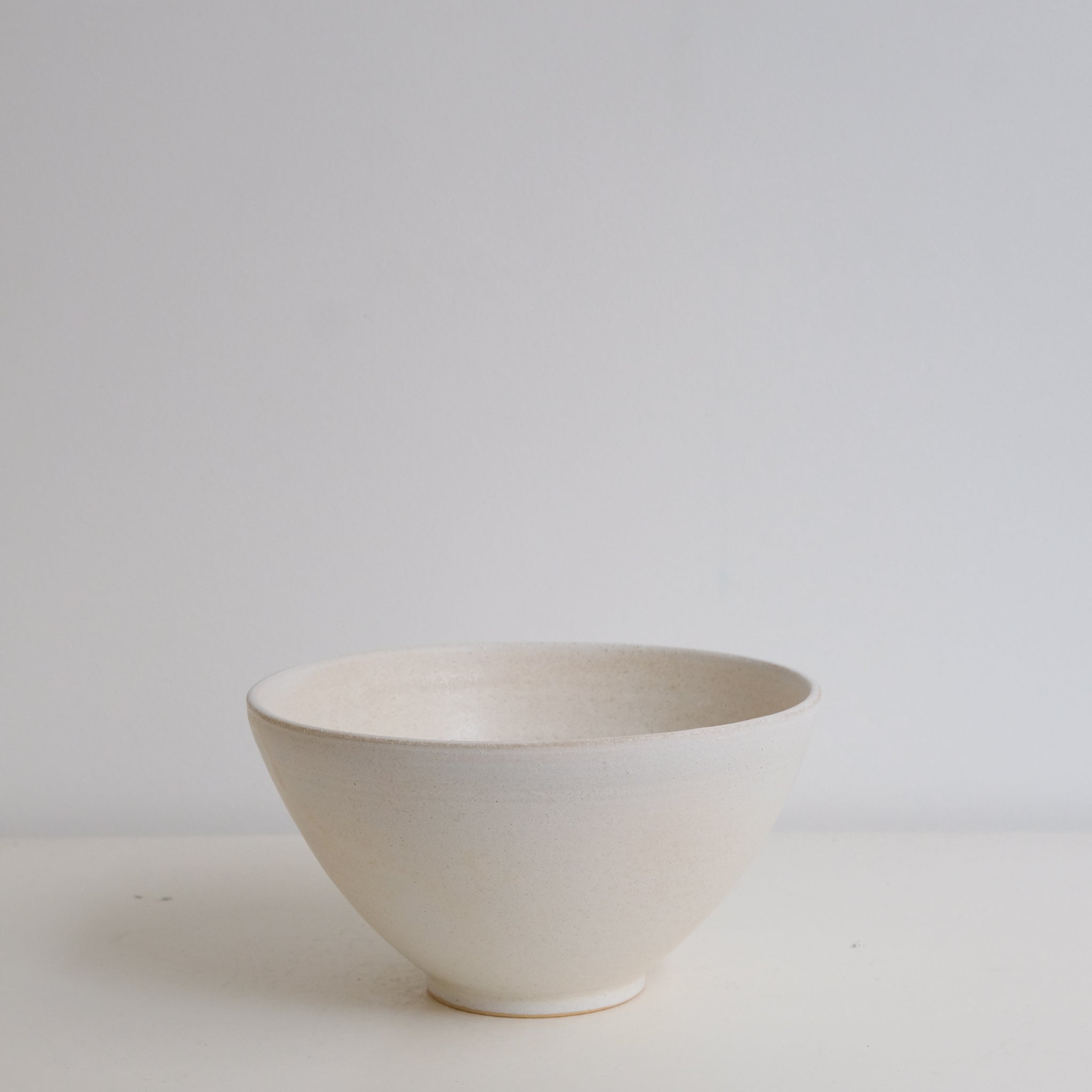 Bol beige D 18cm - de Hoji Ceramics chez Brutal Ceramics