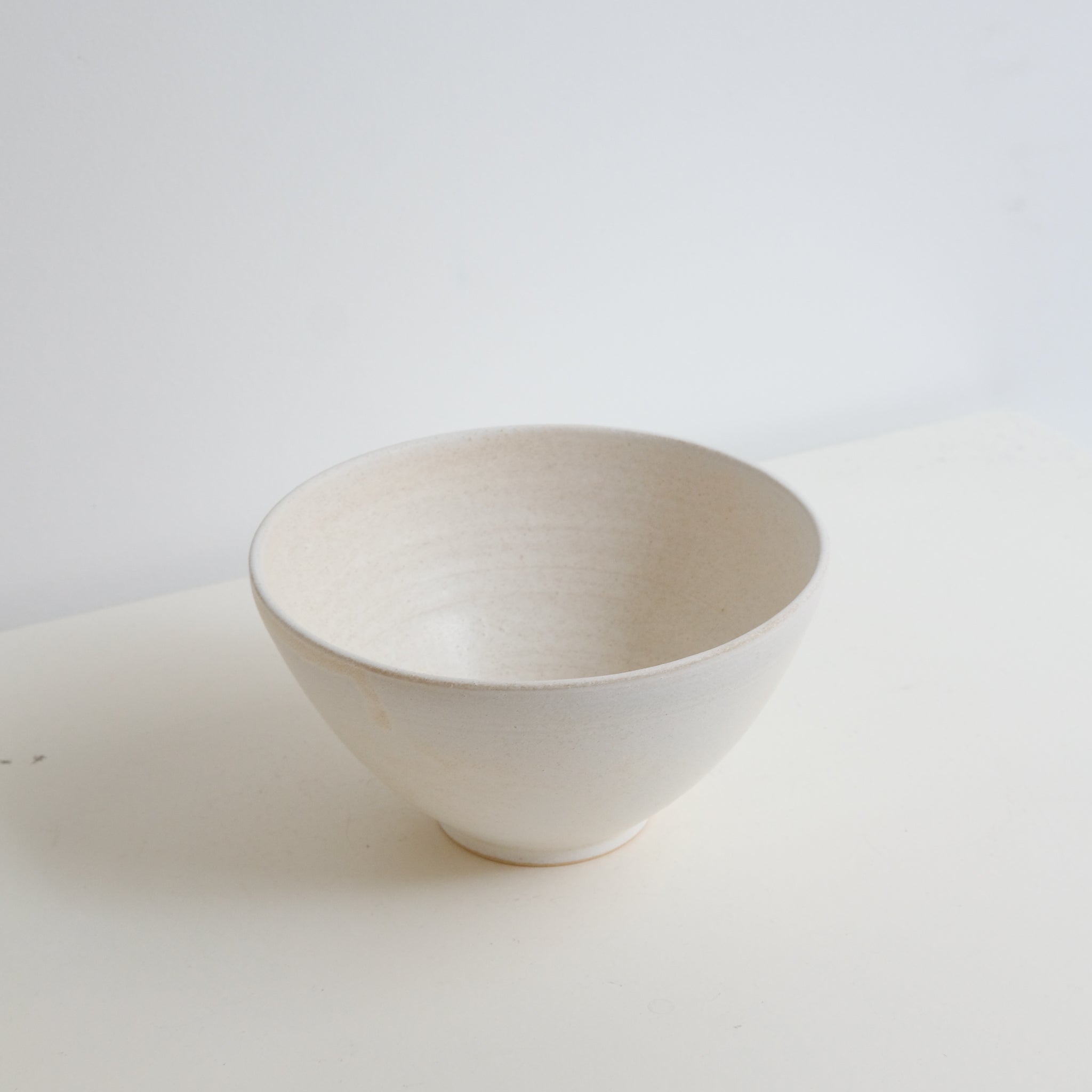Bol beige D 18cm - de Hoji Ceramics chez Brutal Ceramics