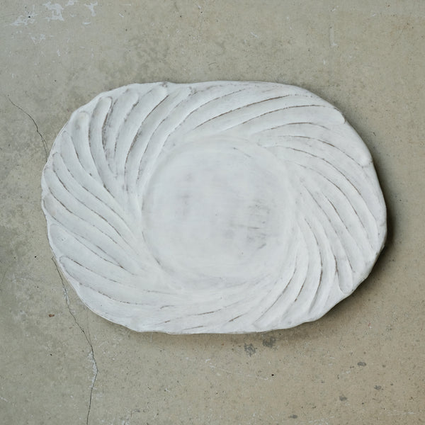 Plateau Gigi 02 en grès L 32cm -blanc mat de Katia Soussan chez Brutal Ceramics