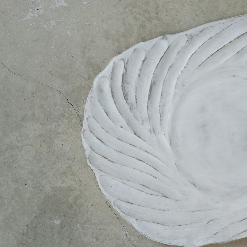 Plateau Gigi 02 en grès L 32cm -blanc mat de Katia Soussan chez Brutal Ceramics