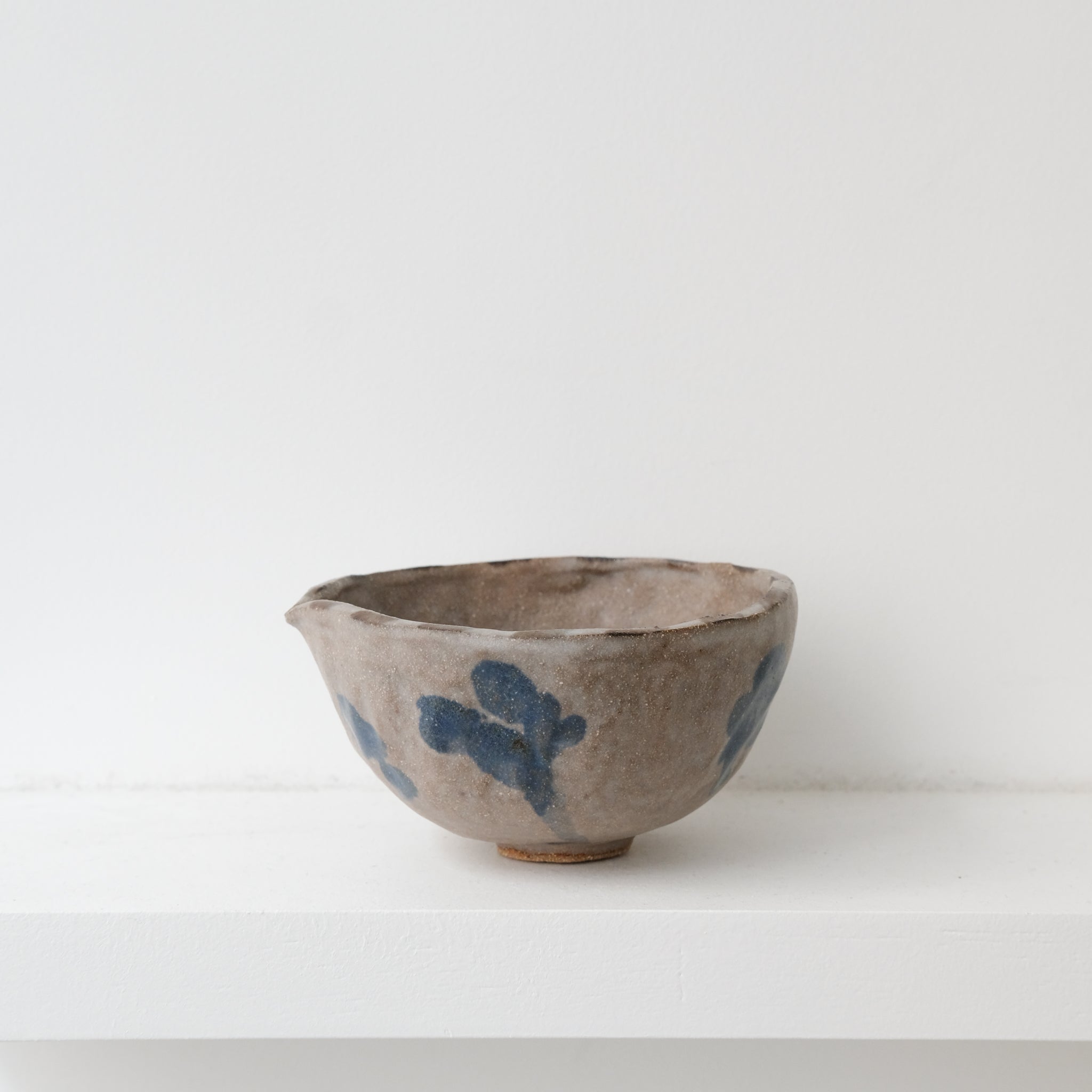 Bol verseuse "bloomy' brun et bleu de Katia Soussan chez Brutal Ceramics