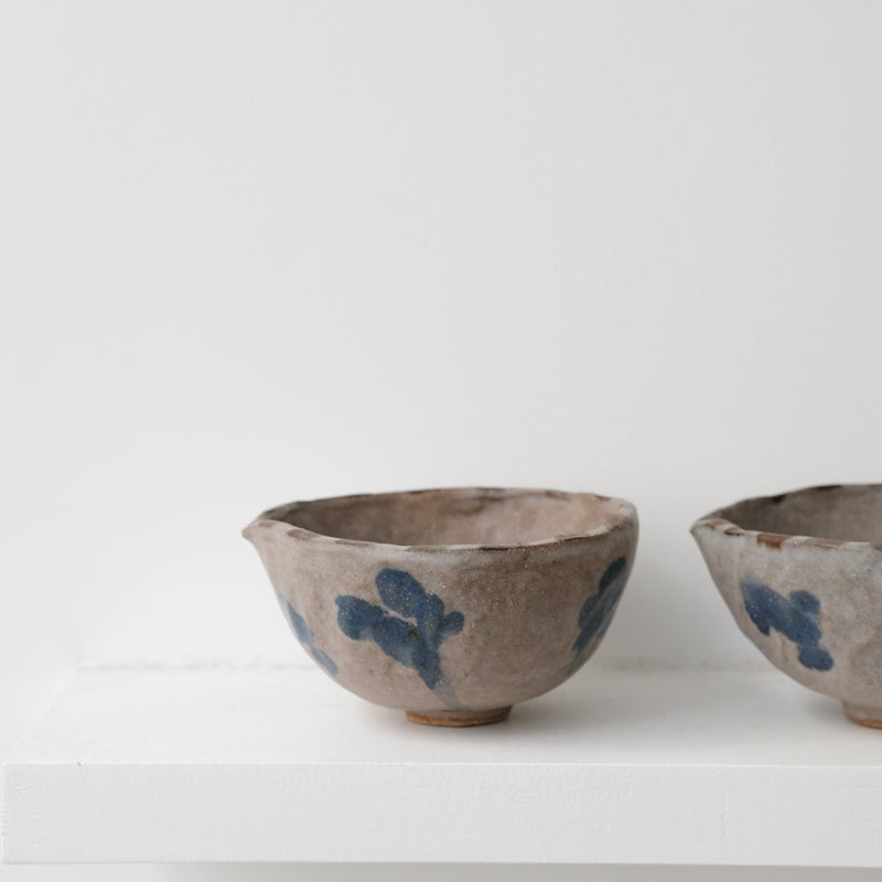 Bol verseuse "bloomy' brun et bleu de Katia Soussan chez Brutal Ceramics