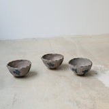 Bol verseuse "bloomy' brun et bleu de Katia Soussan chez Brutal Ceramics