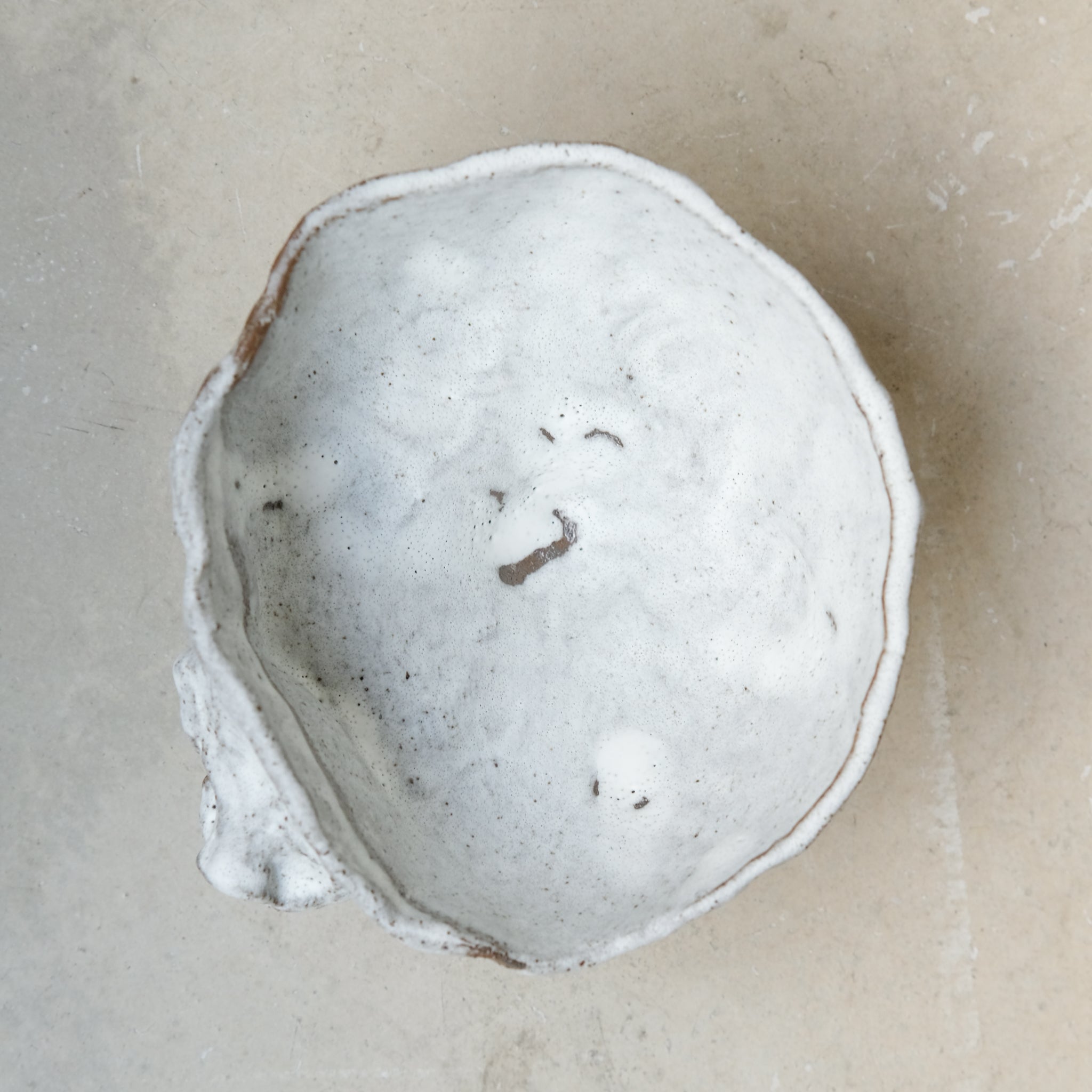 Bol sculptural " Colette" 04 en grès  D 14cm - blanc mat de Katia Soussan chez Brutal Ceramics