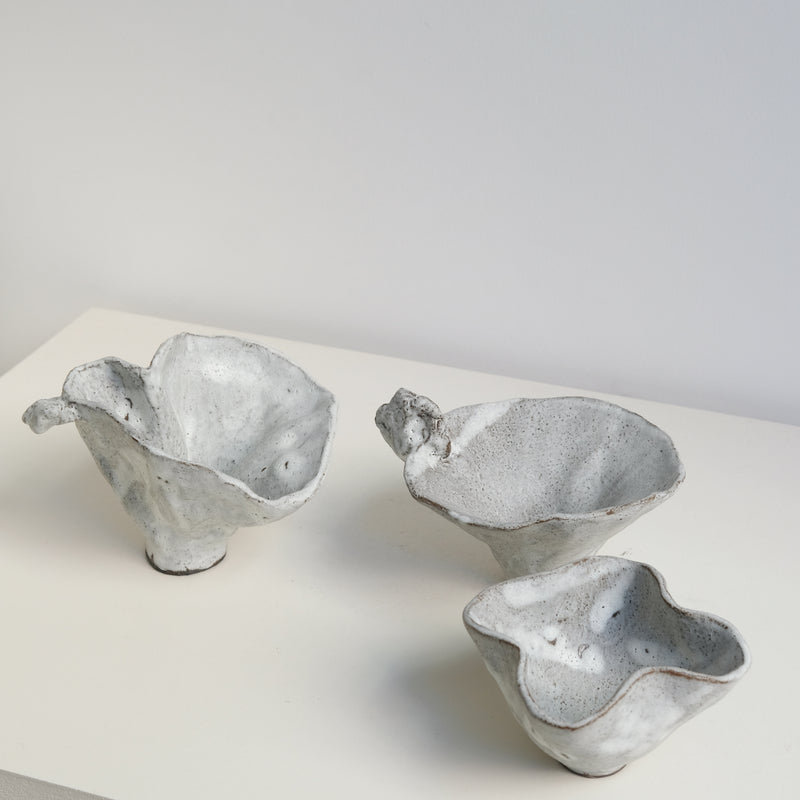 Set de 3 Bols sculpturaux " Colette" - blanc mat de Katia Soussan chez Brutal Ceramics