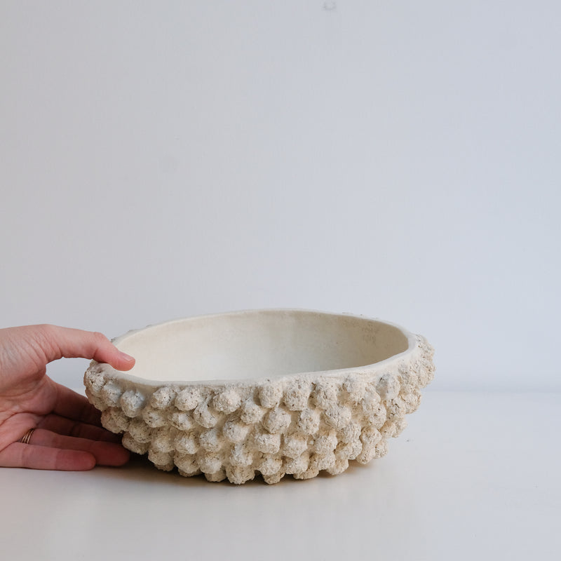 Coupe en grès blanc D 21cm - Blanc beige Katia Soussan chez Brutal Ceramics