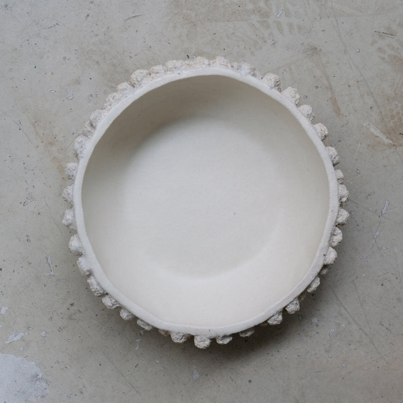 Coupe en grès blanc D 21cm - Blanc beige Katia Soussan chez Brutal Ceramics