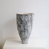 Vase "Yuri" en grès H 46cm - Gris blanc de Katia Soussan chez Brutal Ceramics