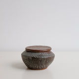 Boite M en grès D 10cm - marron gris de Lola Moreau chez Brutal Ceramics