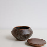 Boite L en grès D 12cm - marron gris de Lola Moreau chez Brutal Ceramics
