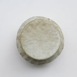 Boite L en grès D 12cm - blanc vert de Lola Moreau chez Brutal Ceramics