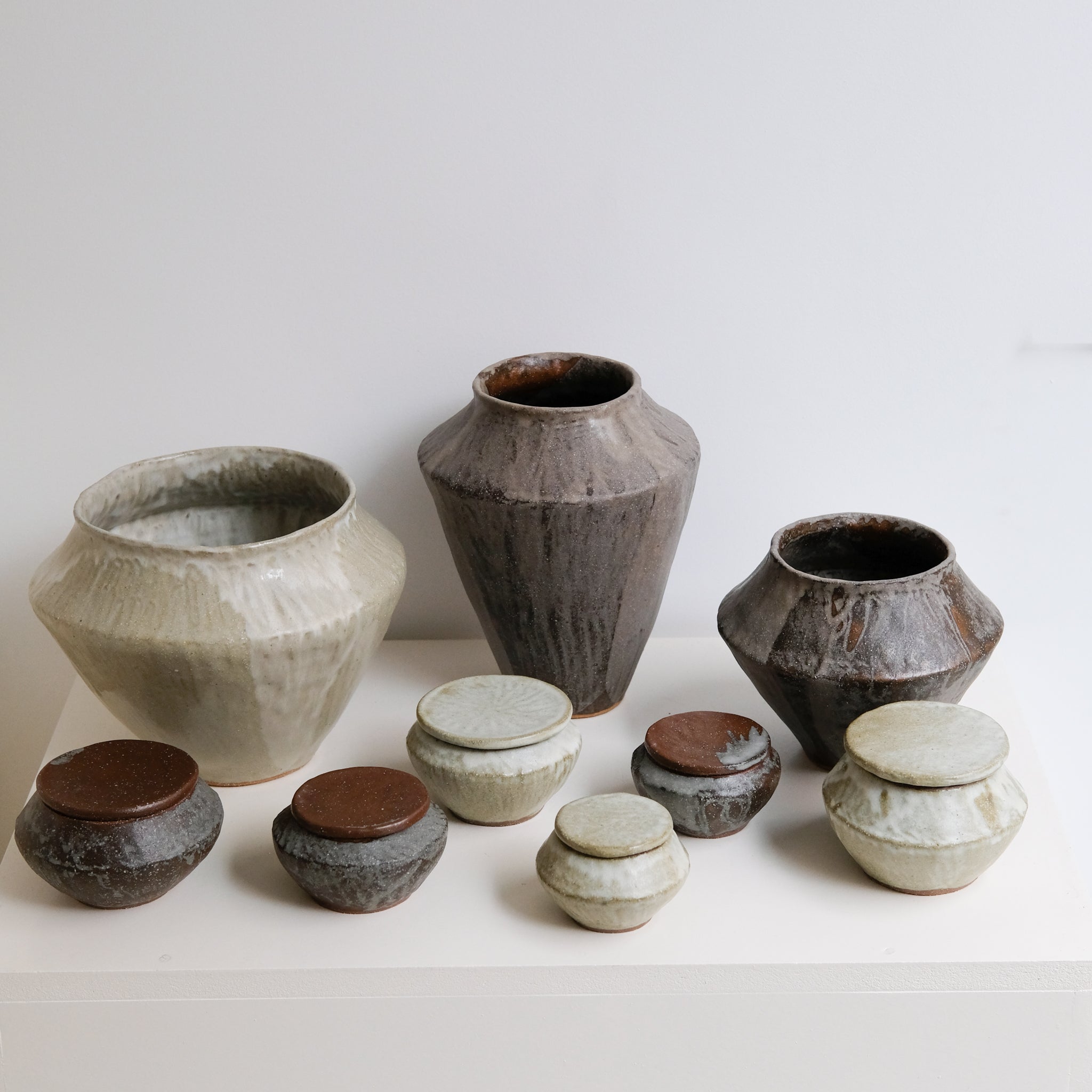 Boite S en grès H 6cm - marron gris de Lola Moreau chez Brutal Ceramics