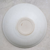 Assiette creuse en grès blanc D 21,5cm- blanc beige de Louise Traon chez Brutal Ceramics