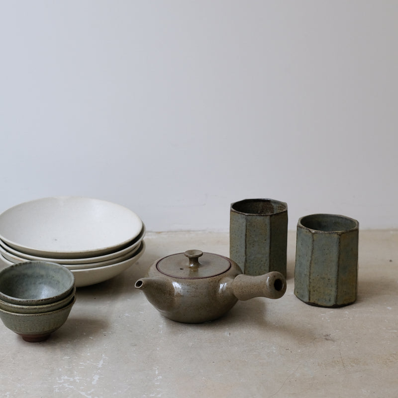 Set Théière(500ml)+2 tasses(125ml) en grès - vert kaki de Louise Traon chez Brutal Ceramics