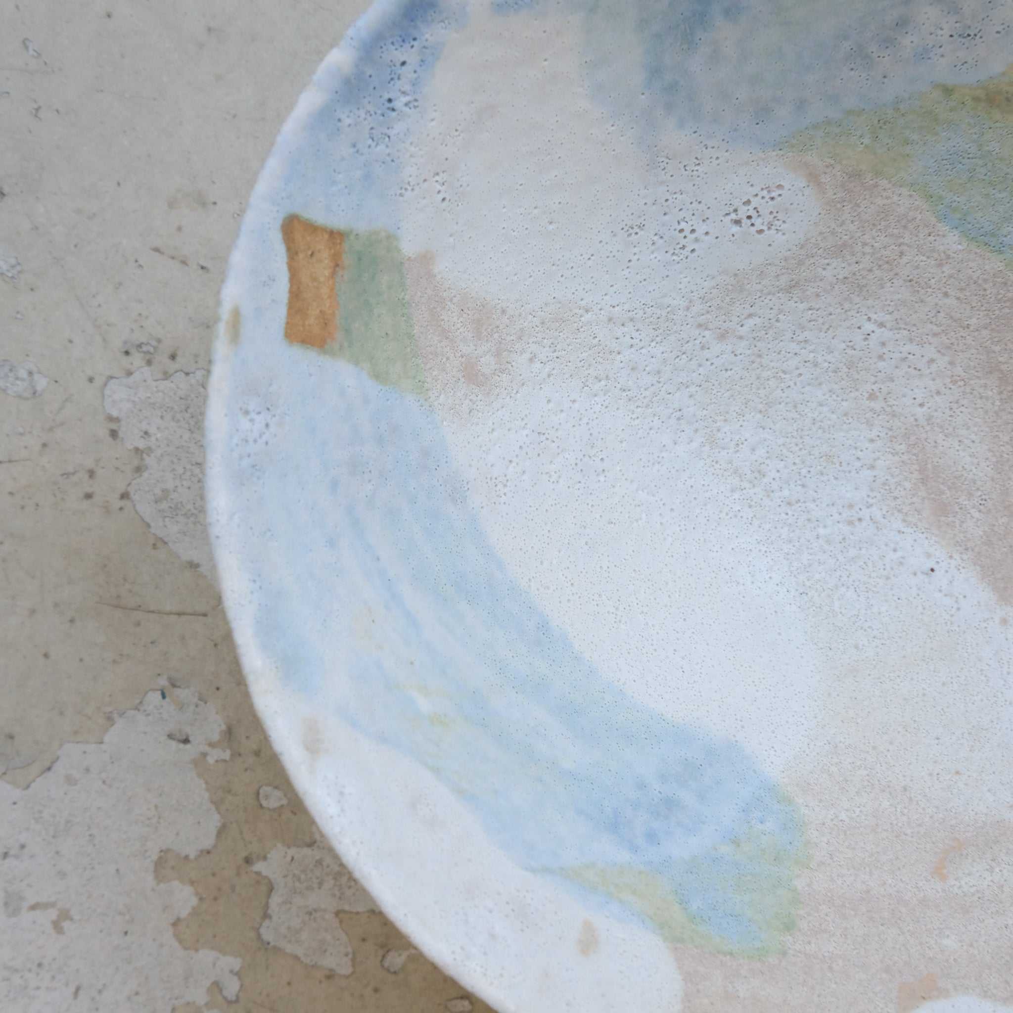 Bol 02 en grès D 15,7cm - Blanc et bleu de Motoko Saigo chez Brutal Ceramics