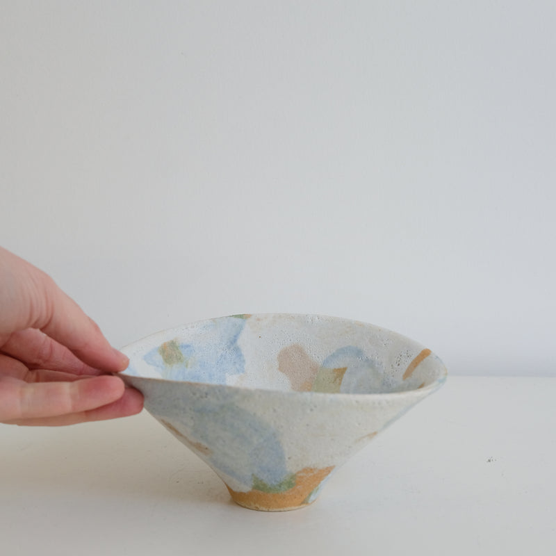 Bol 01 en grès D 15,9cm - Blanc et bleu de Motoko Saigo chez Brutal Ceramics