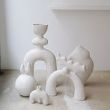 Sculpture chandelier "Wanwan"  H18cm - Blanc mat de Noe Kuremoto chez Brutal Ceramics