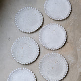 Assiette en terre glanée D 22cm -blanc mat par Potry chez Brutal Ceramics