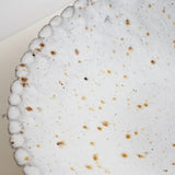 Plat en terre glanée D 31cm - blanc mat par Potry chez Brutal Ceramics