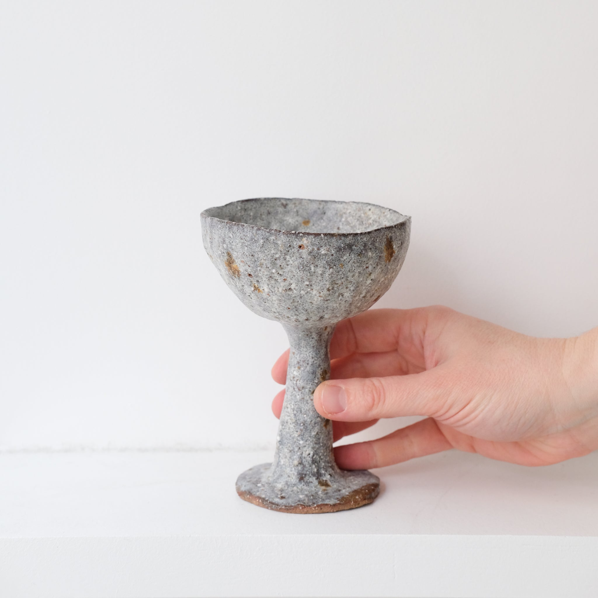 Verre/coupe en terre glanée D  10cm - Blanc gris satiné par Potry chez Brutal Ceramics