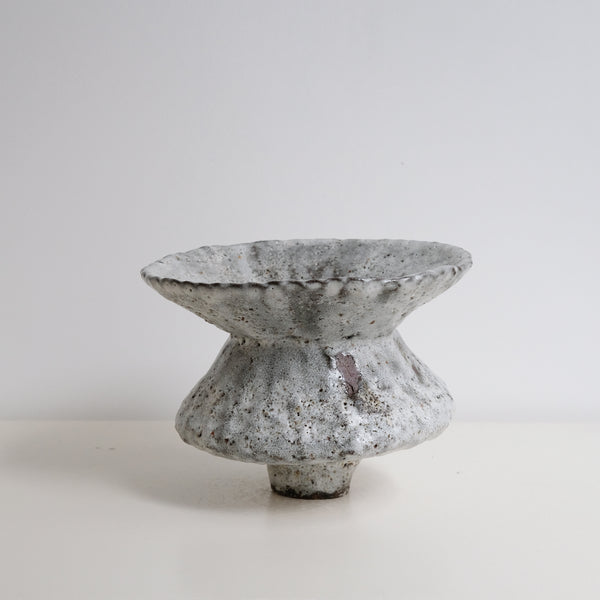 Vase en terre glanée H 15cm - Blanc gris satiné par Potry chez Brutal Ceramics