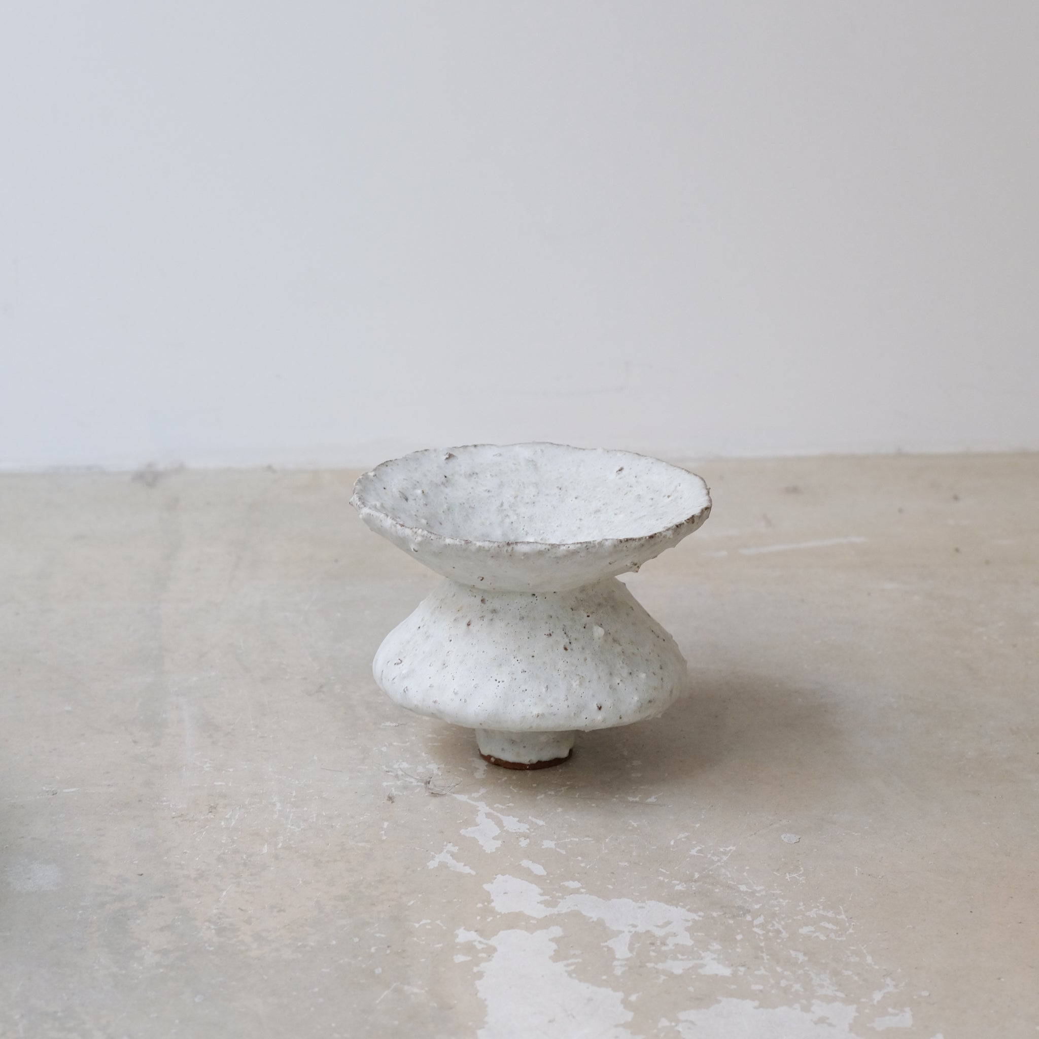 Vase en terre glanée H 13cm - Blanc mat