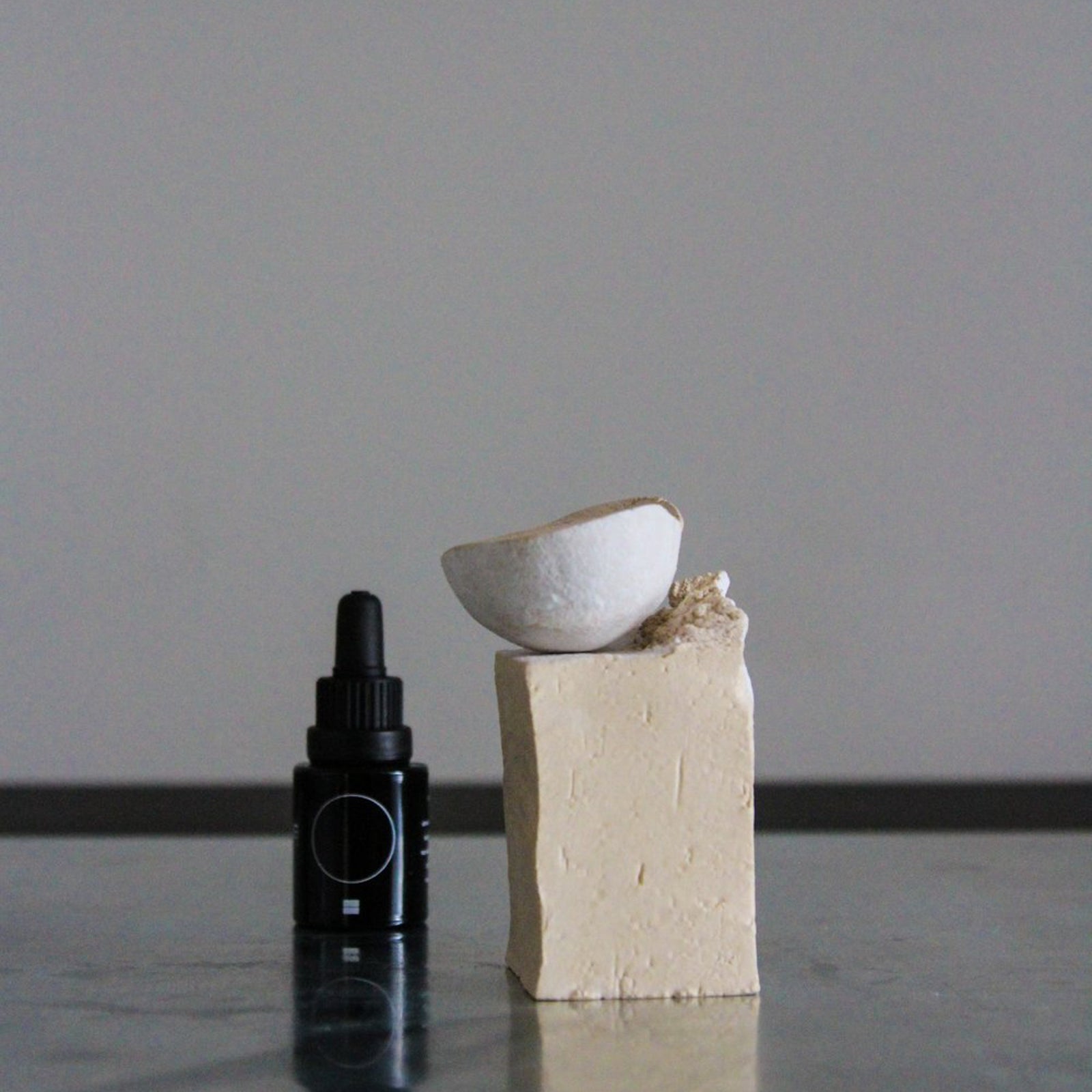 Set Diffuseur "Moon" en grs blanc avec huile essentielle avec Aoiro Brutal Ceramics Set Diffuseur "Moon" en grs blanc avec huile essentielle avec Aoiro Brutal Ceramics