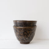 Tasse en grès noir 130ml - noir bronze de Yu Wen Ceramics chez Brutal Ceramics