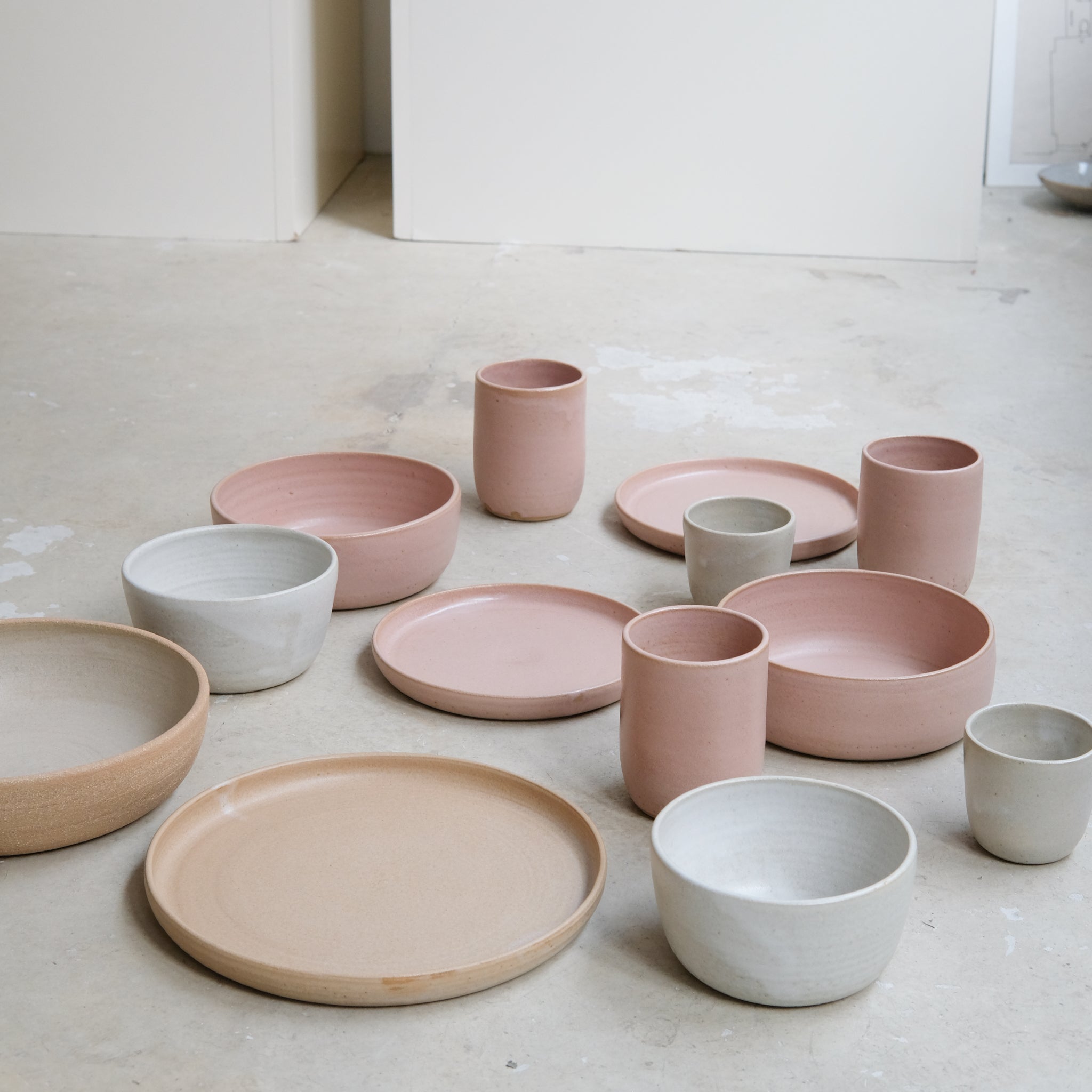 Beige stoneware mug 300ml - matte pink
