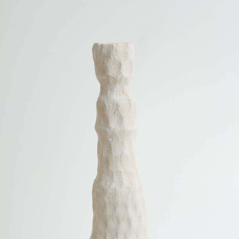 Bougeoir 03 en grès H 32,5cm - Blanc mat d'Apollonie Ceramics chez Brutal Ceramics